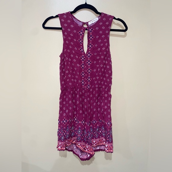 Rewind women’s Small Romper Maroon Floral Damask Keyhole Sleeveless - Picture 2 of 6